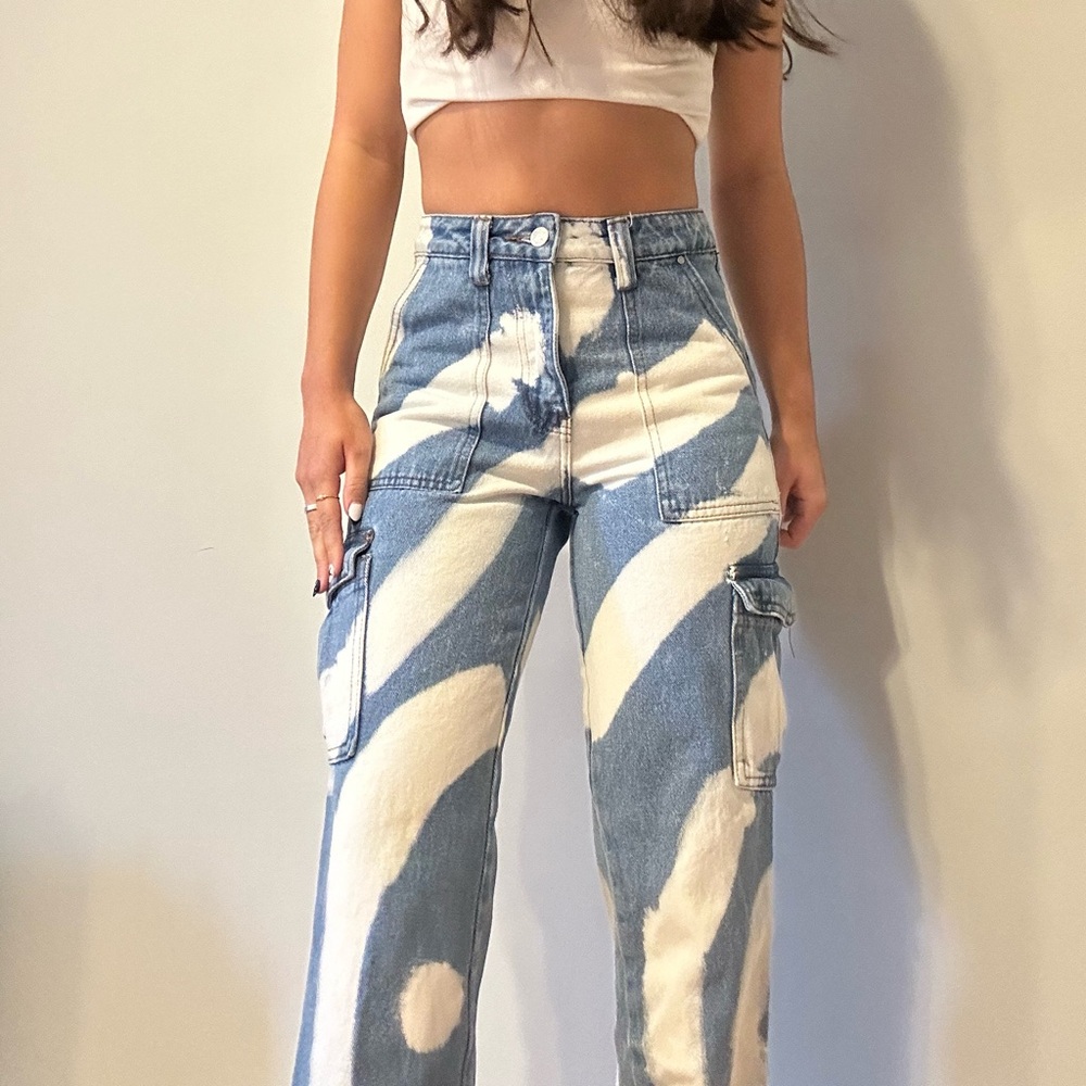 Unique cargo style jeans with white accents